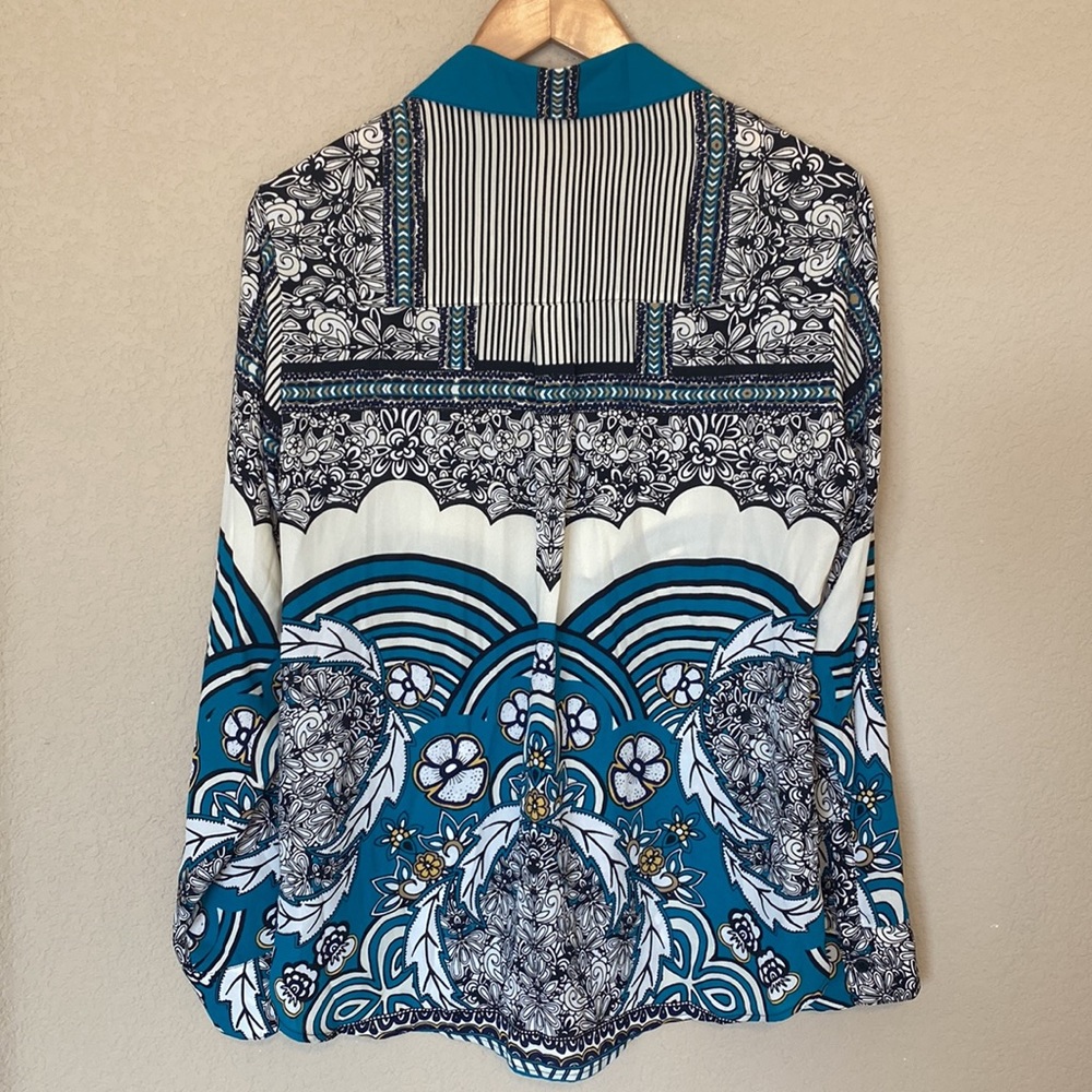 Express The Portfolio Long Sleeve V-Neck Floral Stripes Button Down Shirt M - Picture 3 of 7